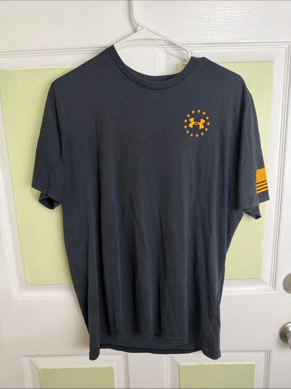 (2358) Under Armour Men’s Black Short Sleeve Tee /Yellow Logo and Sleeve Flag